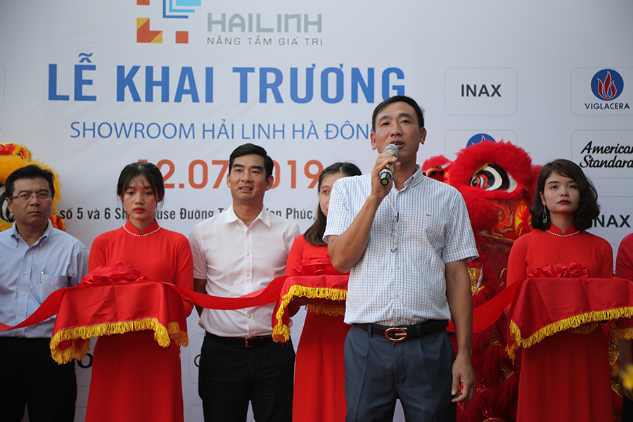 Ông Nguyễn Văn Điền phát biểu tại lễ Khai trương Showroom Hải Linh Hà Đông