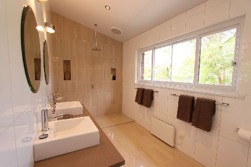 19-8 Thiết bị vệ sinh Caesar chính hãng được sản xuất ở đâu?