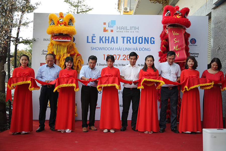 anh-cat-bang-khai-truong-showroom-hai-linh-ha-dong Hình ảnh cắt băng Khai trương Showroom Hải Linh Hà Đông