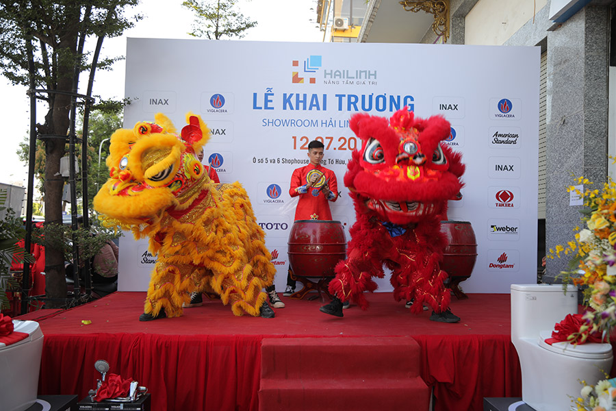 anh-mua-lan-khai-truong-showroom-hai-linh-ha-dong Hình ảnh múa lân mừng Khai trương Showroom Hải Linh Hà Đông