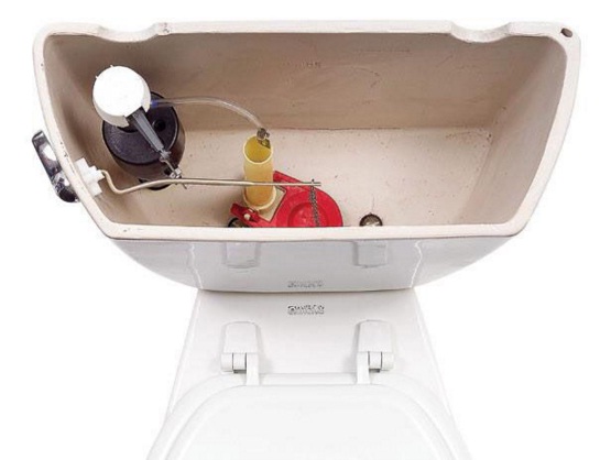 Chuẩn bị cho đánh dấu mực nước trong bể chứa của bàn cầu Caesar