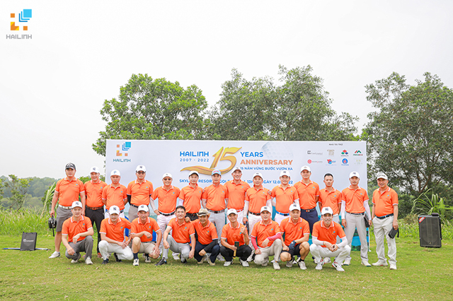 Hai Linh to chuc giai Golf ky niem 15 nam thanh lap