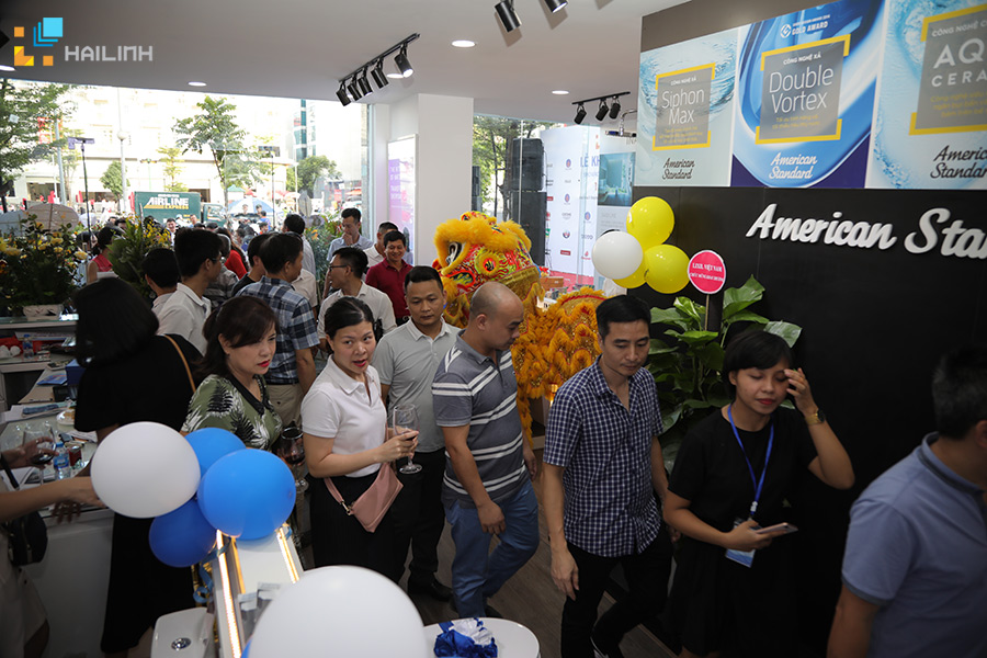 khong-khi-mua-sam-showroom-hai-linh-ha-dong Không khí mua sắm nhộn nhịp bên trong Showroom Hải Linh Hà Đông