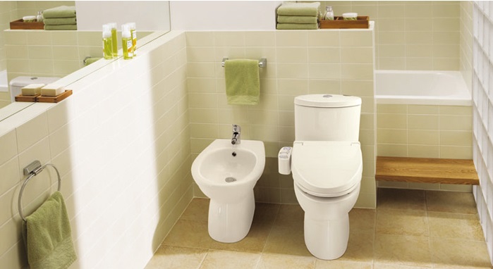 Làm sạch bồn cầu Caesar bằng hỗn hợp dấm ăn và Baking Soda