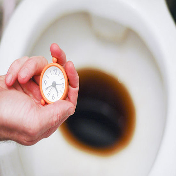 lam-sach-vet-o-bon-cau-caesar-bang-nuoc-ngot-co-ga-3 Làm sạch vết ố bồn cầu Caesar bằng nước ngọt có ga