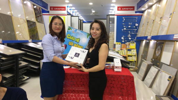 suc-nong-chuong-trinh-uu-dai-tang-qua-tai-showroom-hai-linh