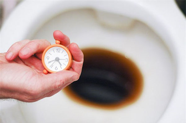 Cách vệ sinh bồn cầu Caesar đúng cách